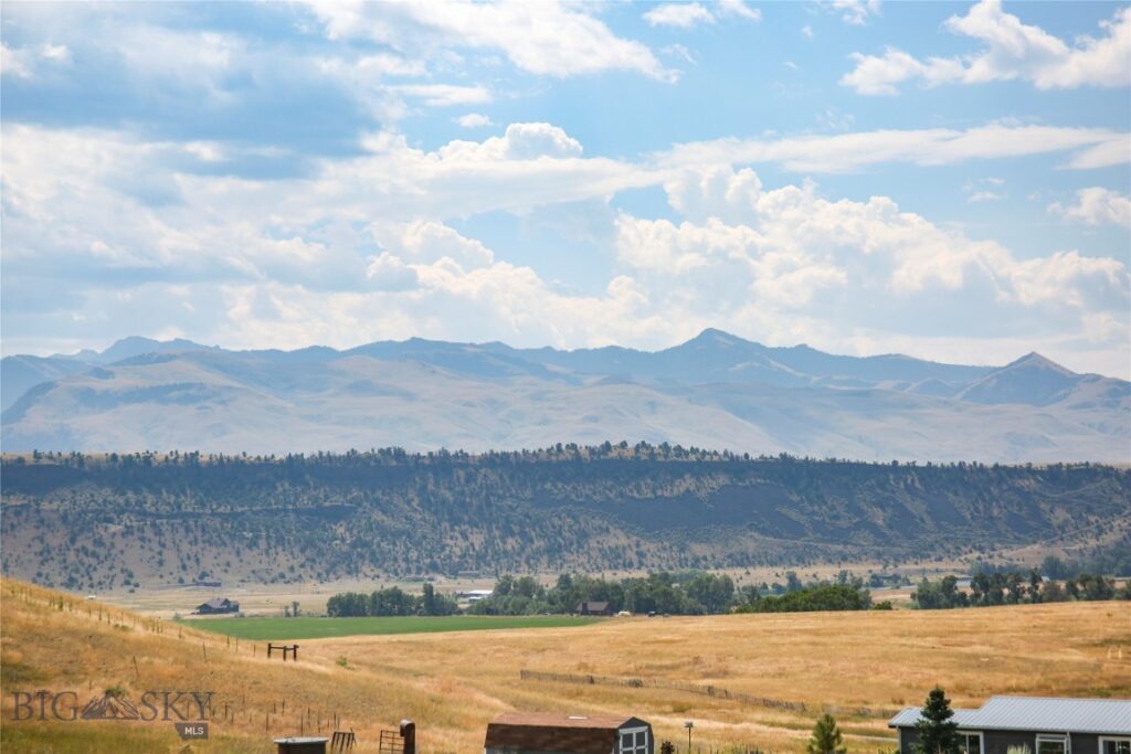 7 Aquila Lane, Emigrant MT 59027