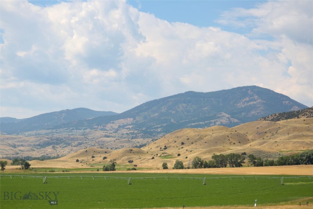 7 Aquila Lane, Emigrant MT 59027