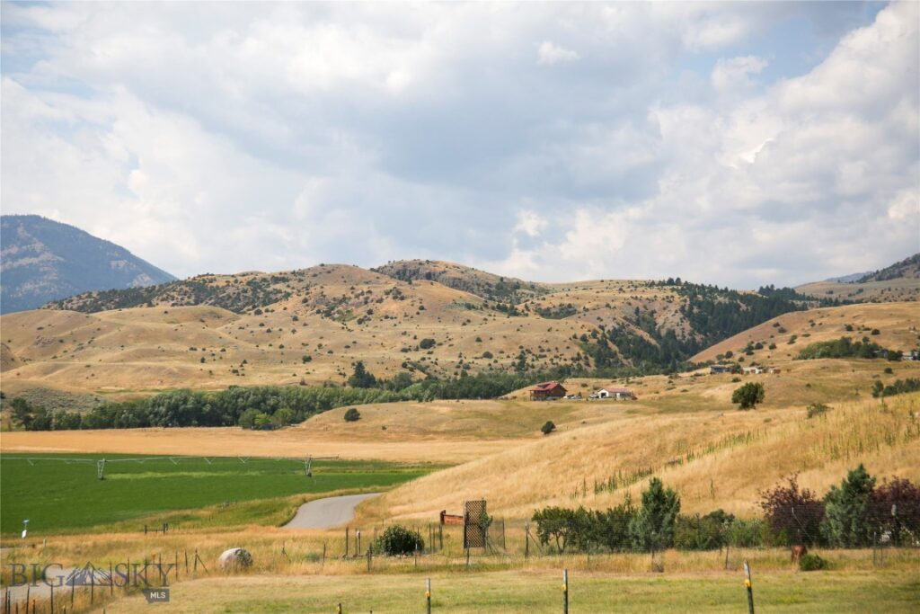 7 Aquila Lane, Emigrant MT 59027