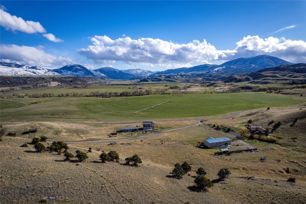 7 Aquila Lane, Emigrant MT 59027