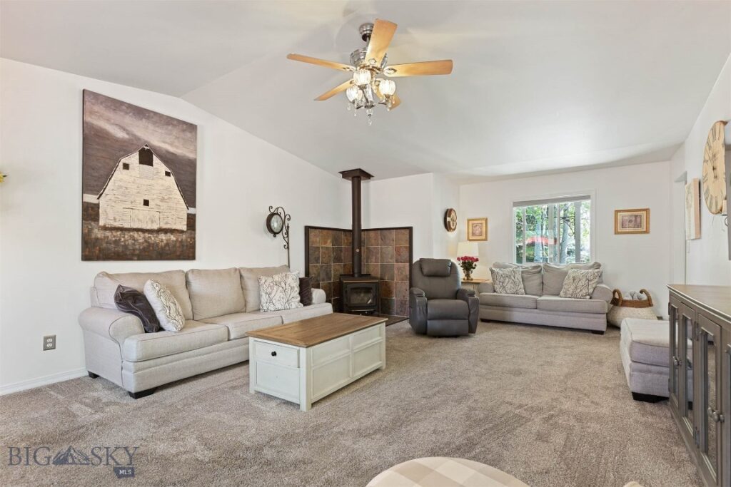 75 Flys Crossing Road, Manhattan MT 59741