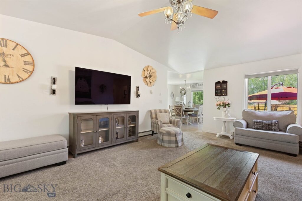 75 Flys Crossing Road, Manhattan MT 59741
