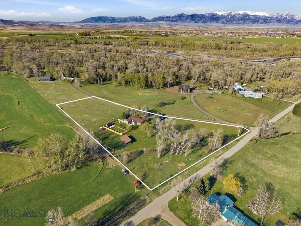 75 Flys Crossing Road, Manhattan MT 59741