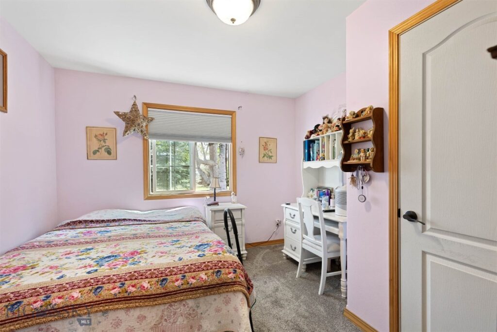 75 Flys Crossing Road, Manhattan MT 59741