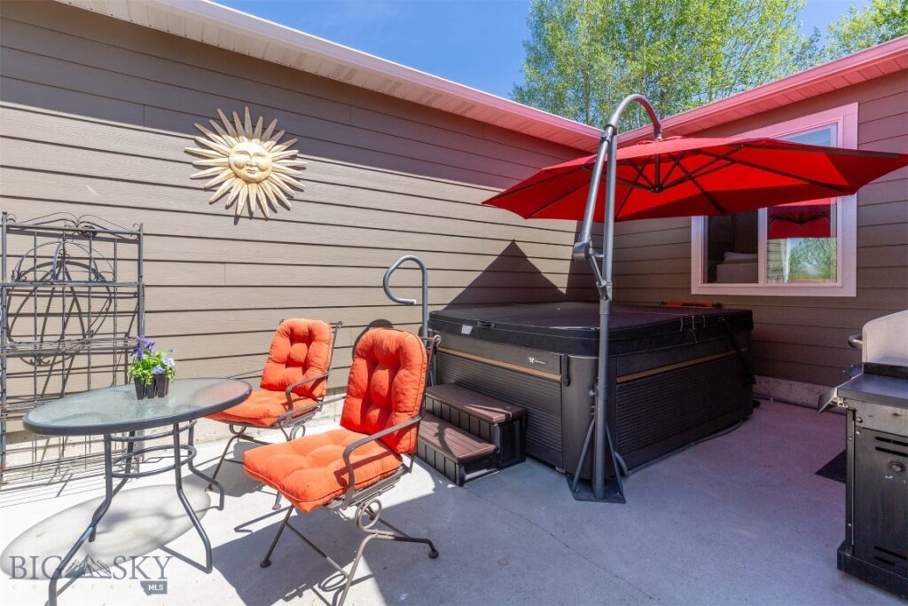 75 Flys Crossing Road, Manhattan MT 59741