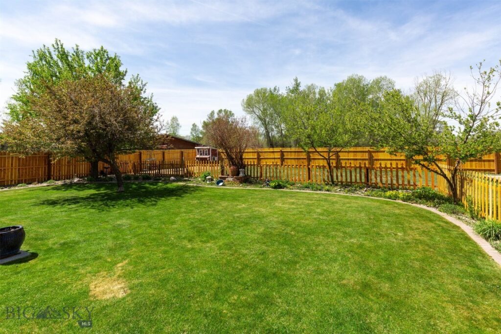75 Flys Crossing Road, Manhattan MT 59741