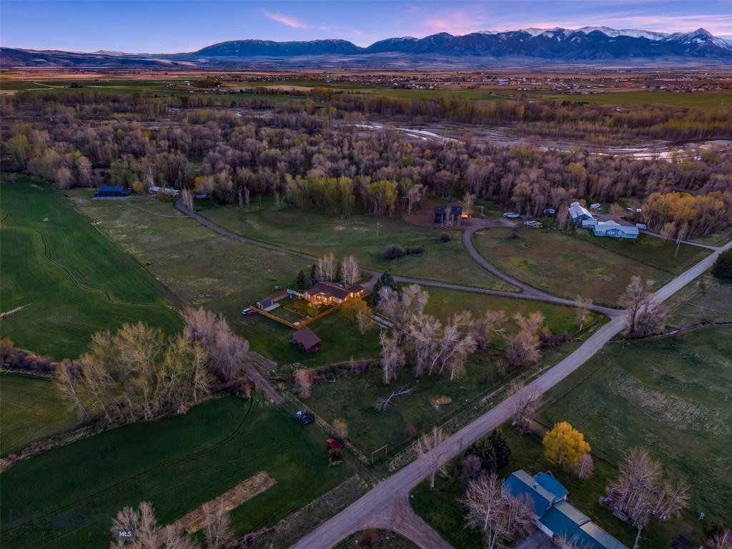 75 Flys Crossing Road, Manhattan MT 59741