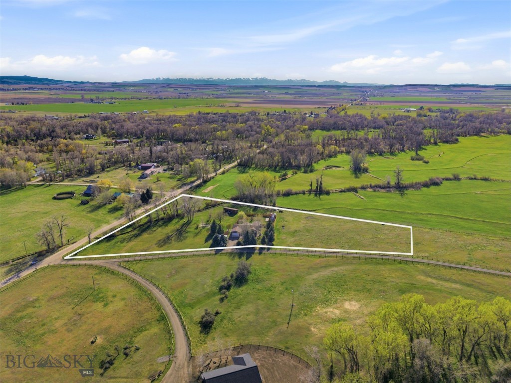 75 Flys Crossing Road, Manhattan MT 59741