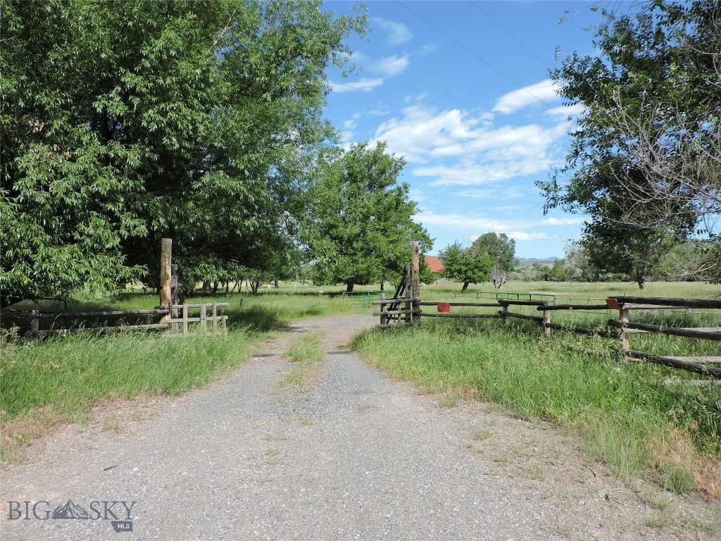 359 Waterloo Road, Whitehall MT 59759