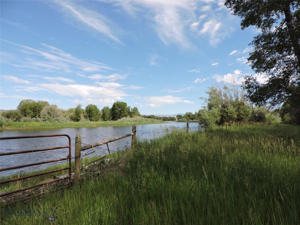 359 Waterloo Road, Whitehall MT 59759
