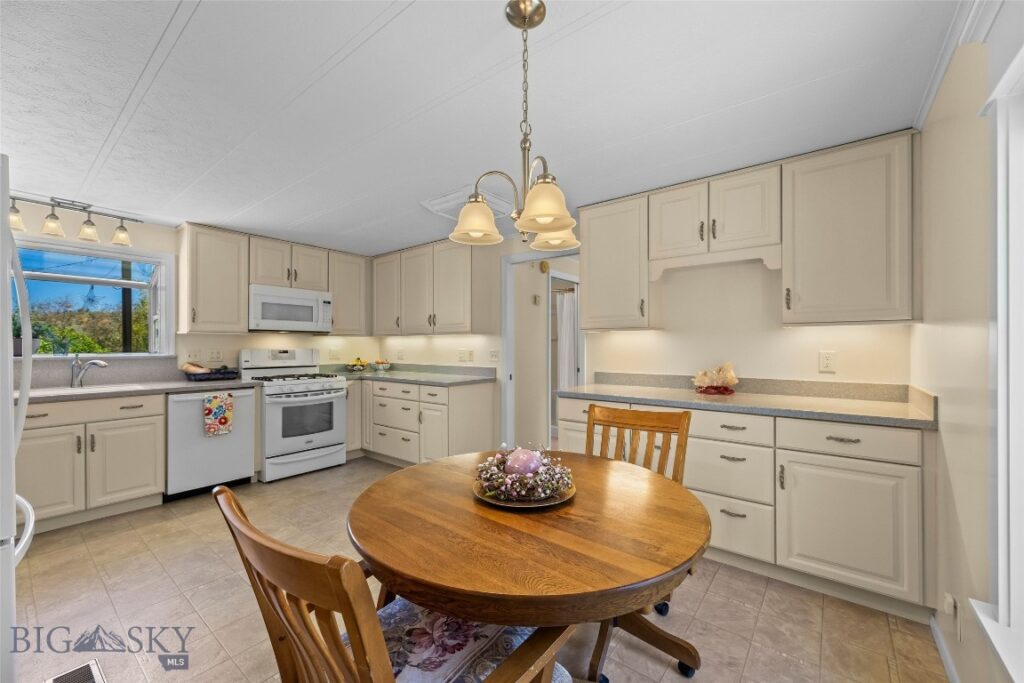16 Orion Way, Emigrant MT 59027
