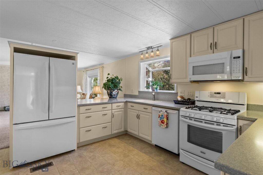 16 Orion Way, Emigrant MT 59027