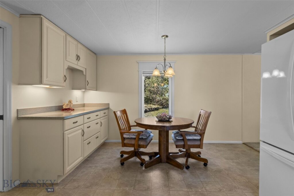 16 Orion Way, Emigrant MT 59027
