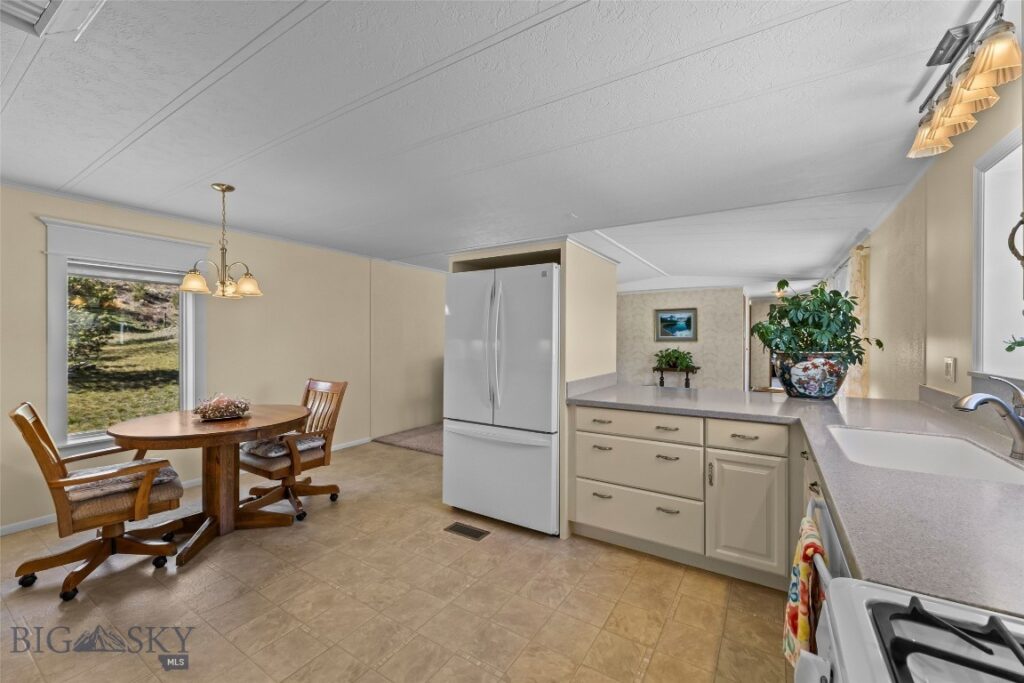 16 Orion Way, Emigrant MT 59027