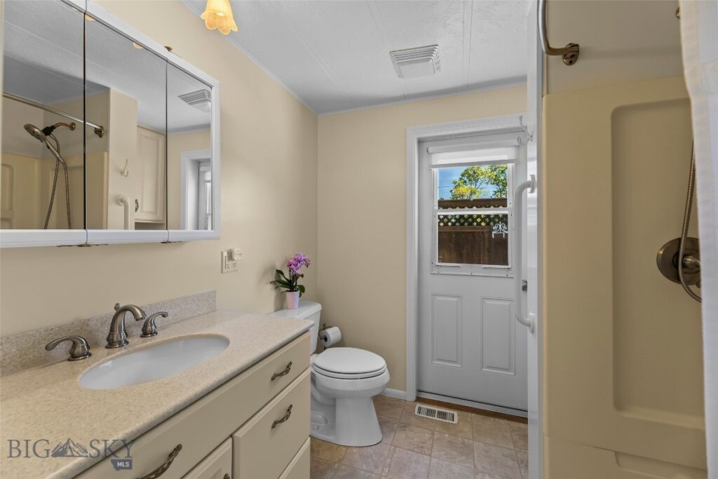 16 Orion Way, Emigrant MT 59027