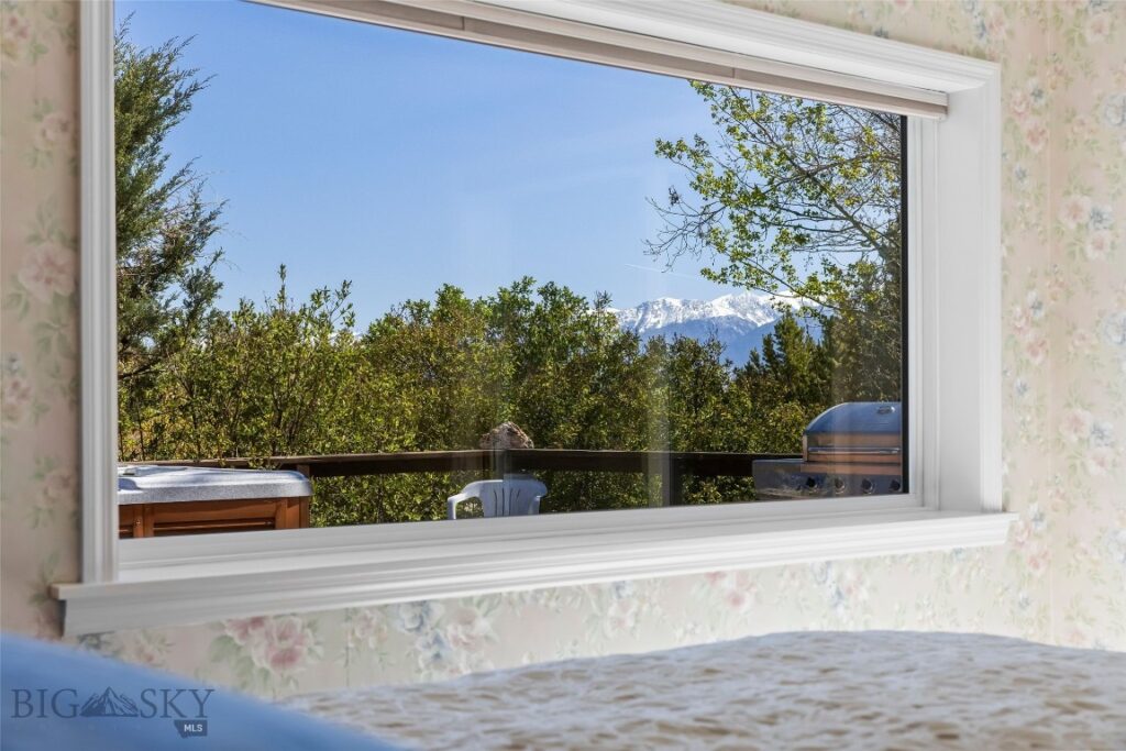 16 Orion Way, Emigrant MT 59027