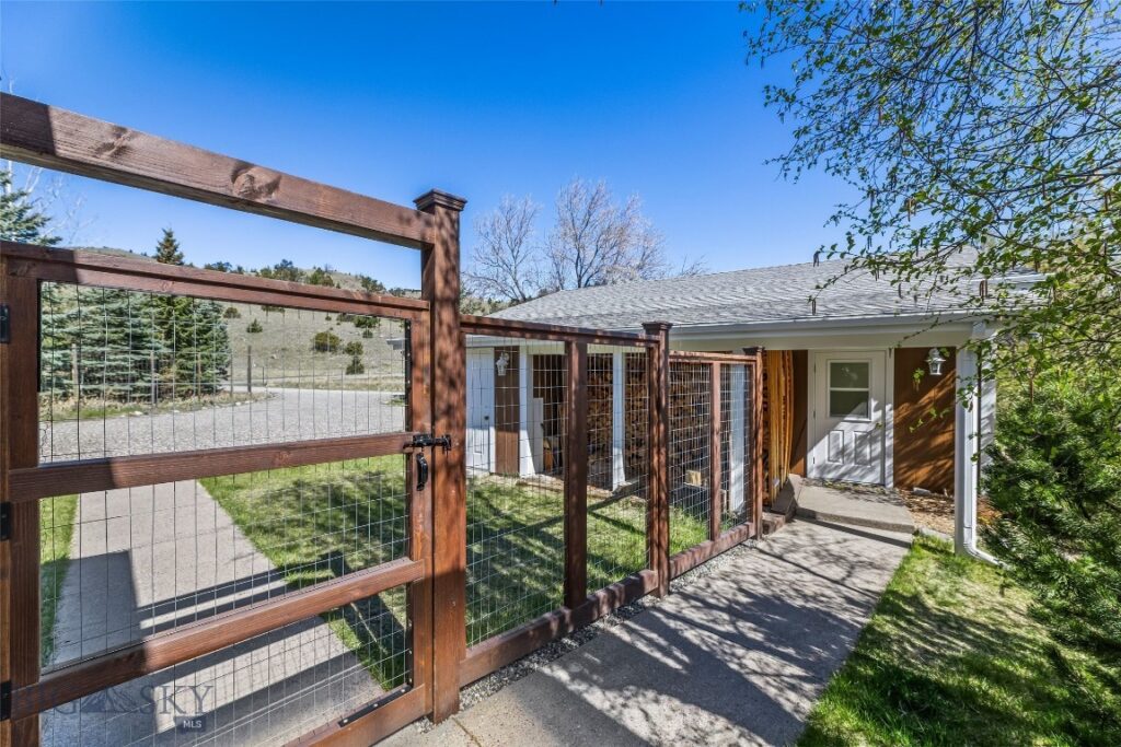 16 Orion Way, Emigrant MT 59027