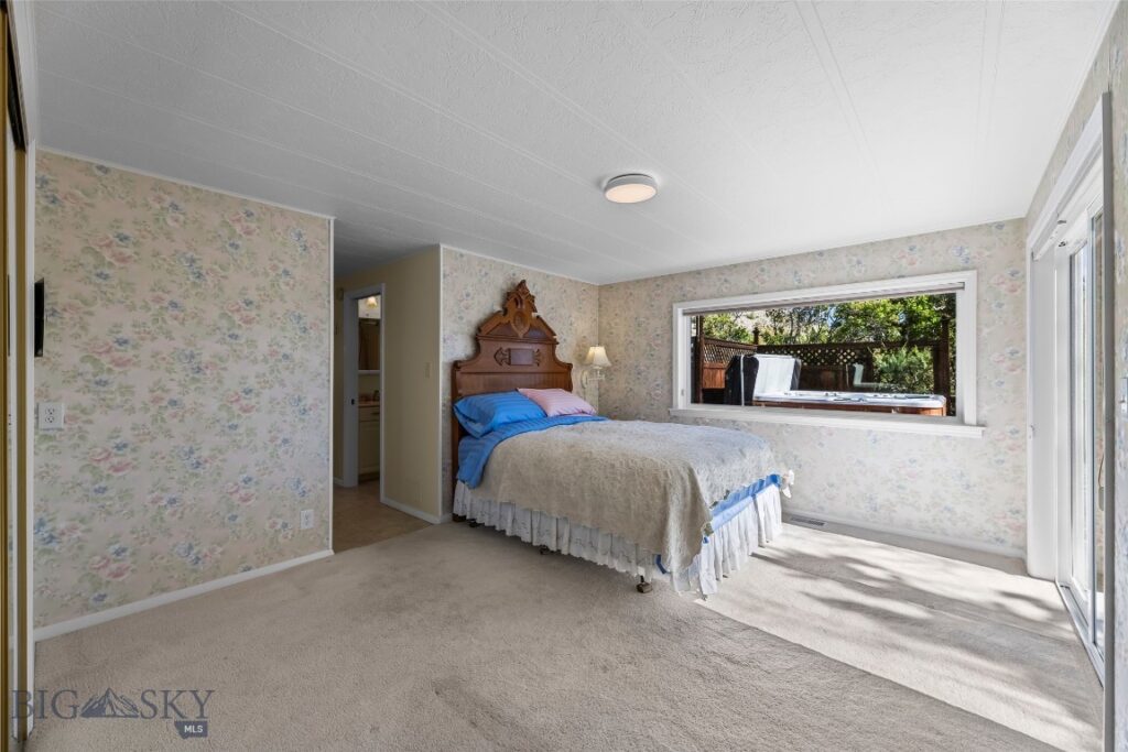 16 Orion Way, Emigrant MT 59027