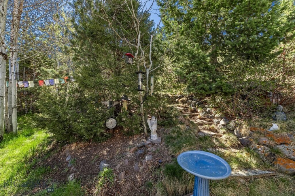 16 Orion Way, Emigrant MT 59027