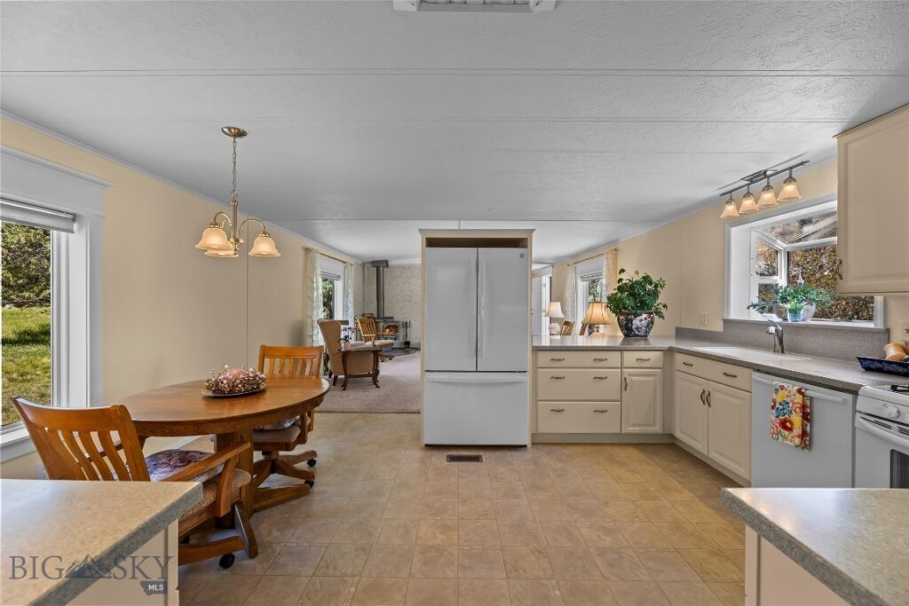16 Orion Way, Emigrant MT 59027