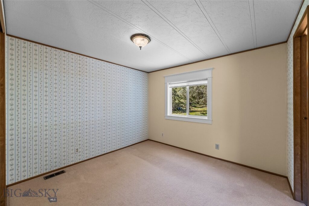 16 Orion Way, Emigrant MT 59027