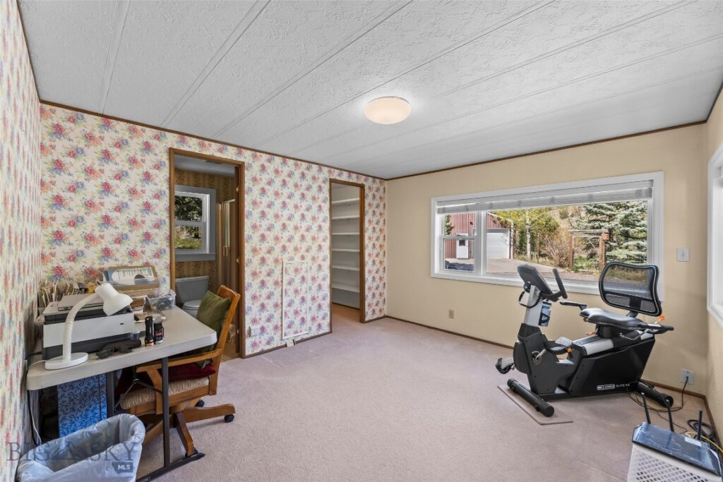 16 Orion Way, Emigrant MT 59027