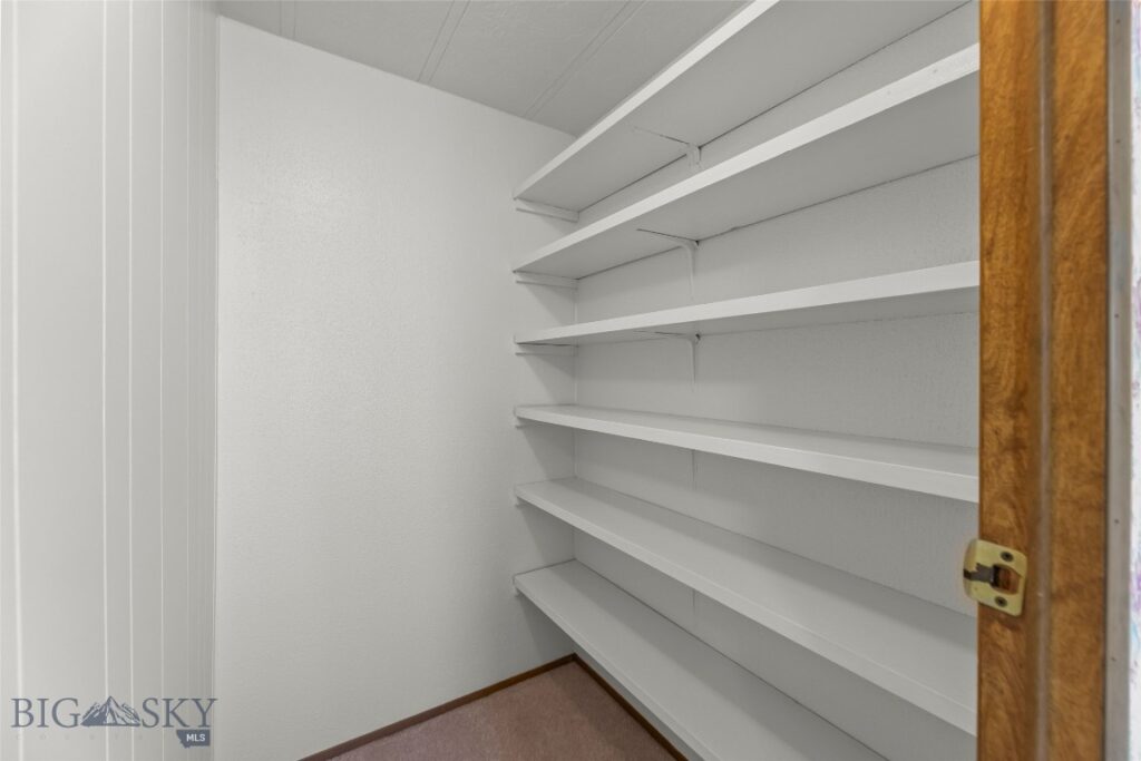 16 Orion Way, Emigrant MT 59027