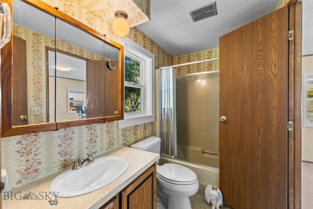 16 Orion Way, Emigrant MT 59027