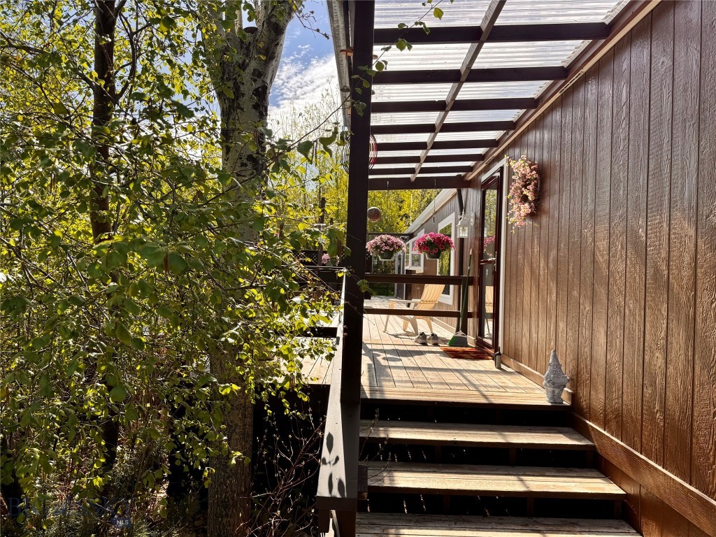 16 Orion Way, Emigrant MT 59027