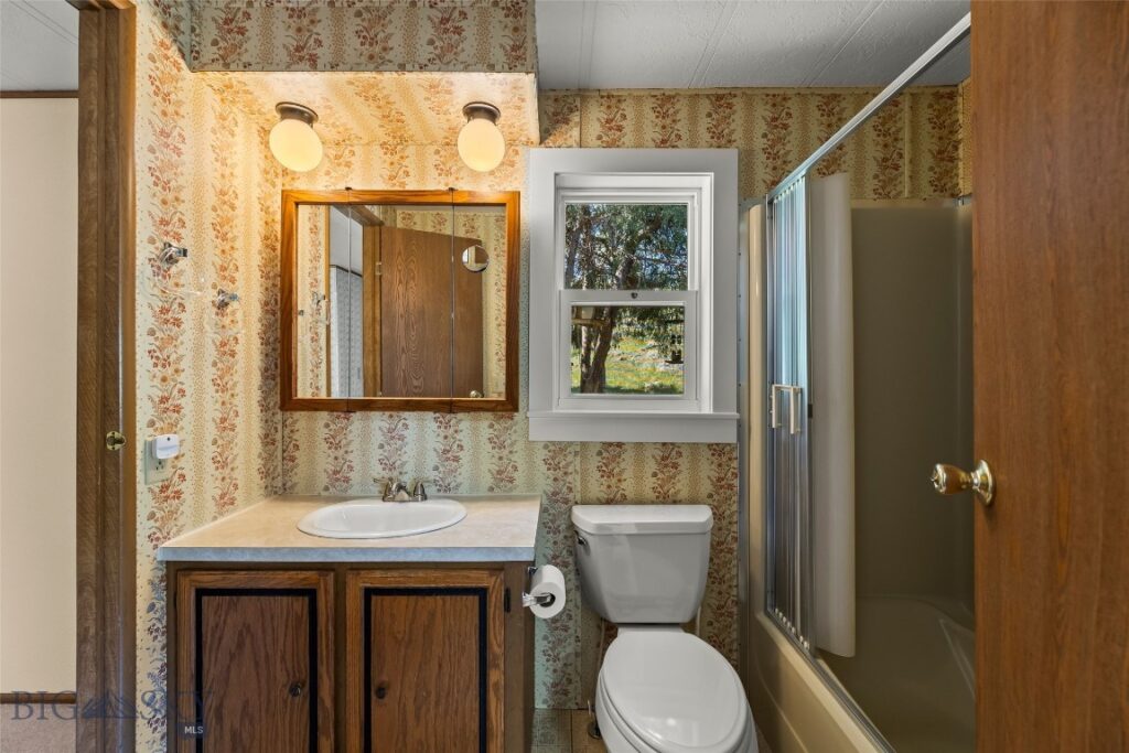 16 Orion Way, Emigrant MT 59027