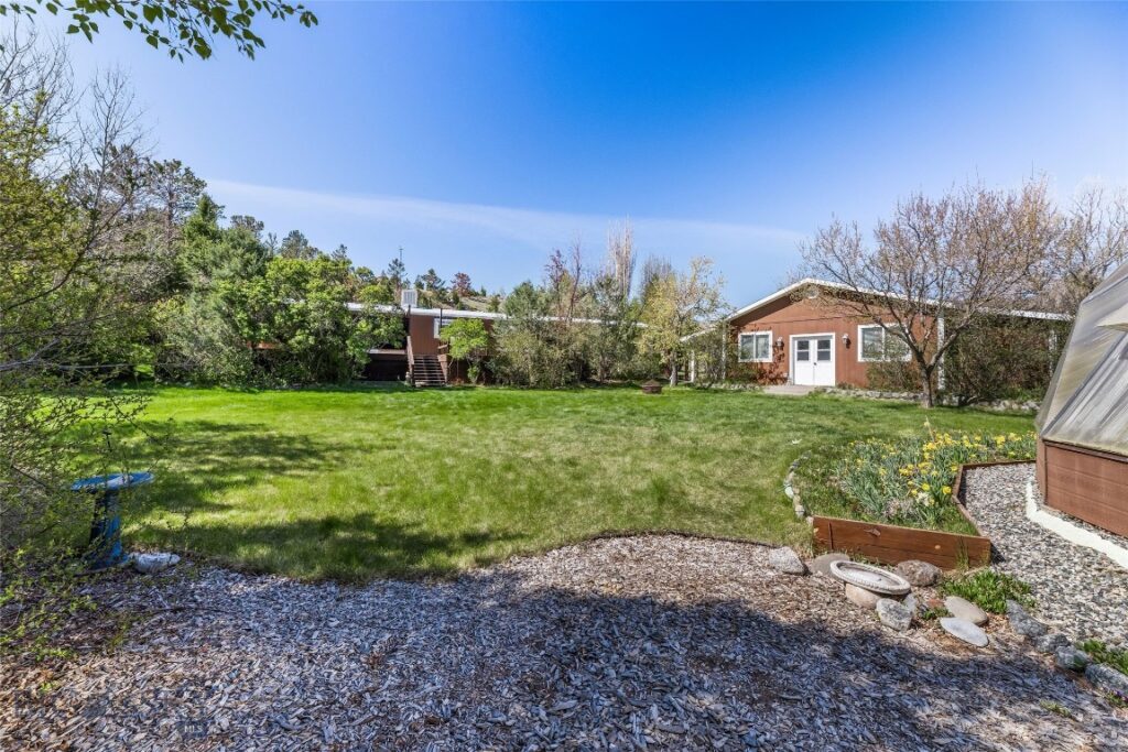 16 Orion Way, Emigrant MT 59027