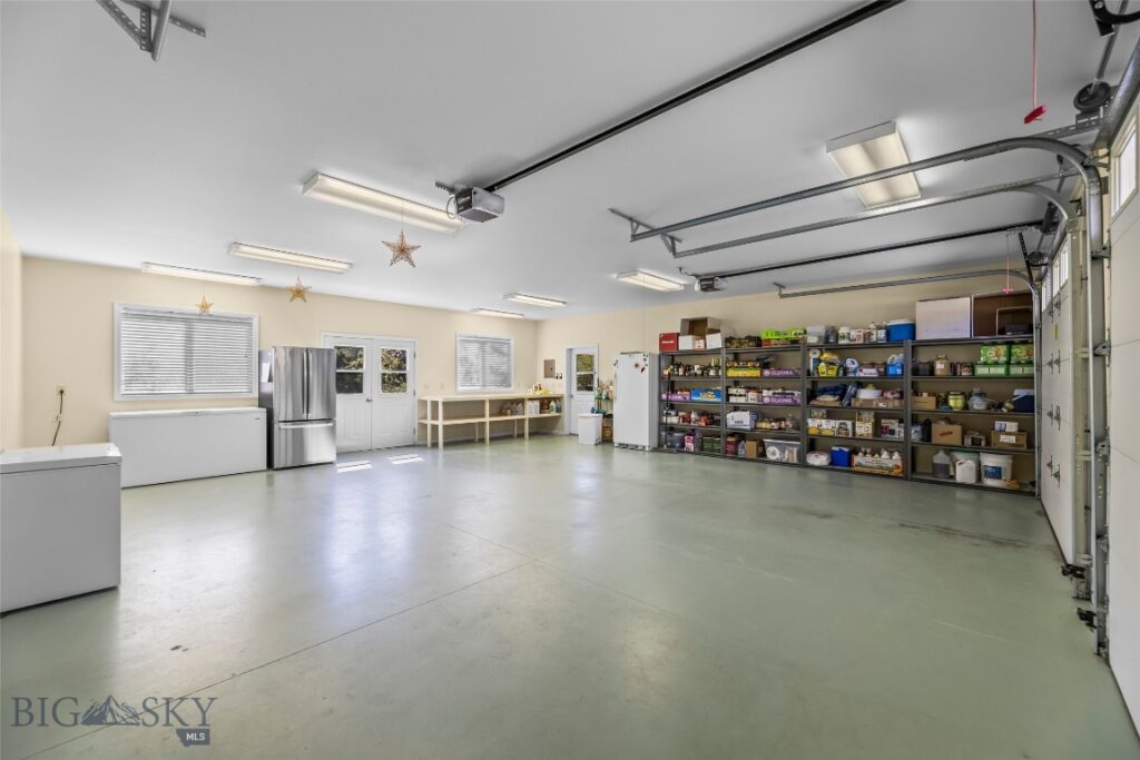 16 Orion Way, Emigrant MT 59027