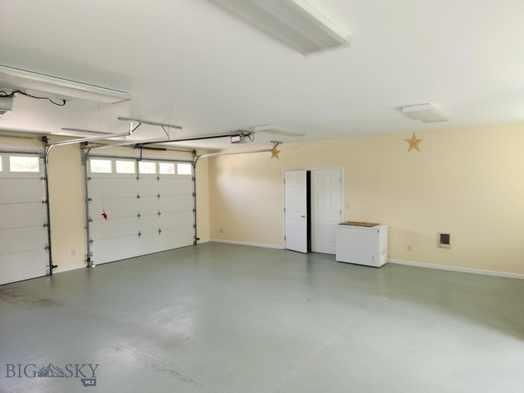 16 Orion Way, Emigrant MT 59027