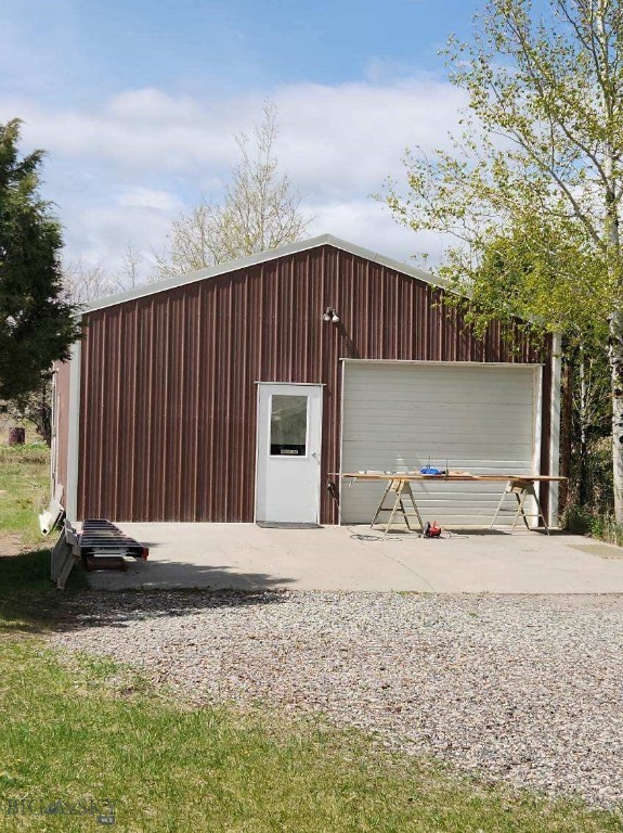 16 Orion Way, Emigrant MT 59027