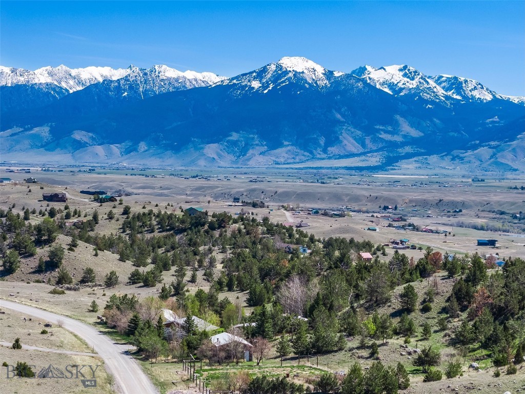 16 Orion Way, Emigrant MT 59027