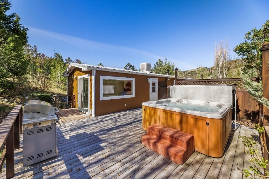 16 Orion Way, Emigrant MT 59027
