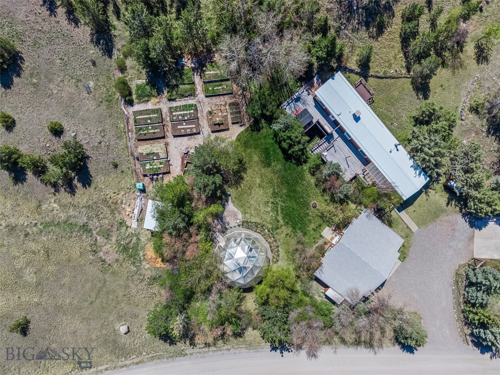 16 Orion Way, Emigrant MT 59027