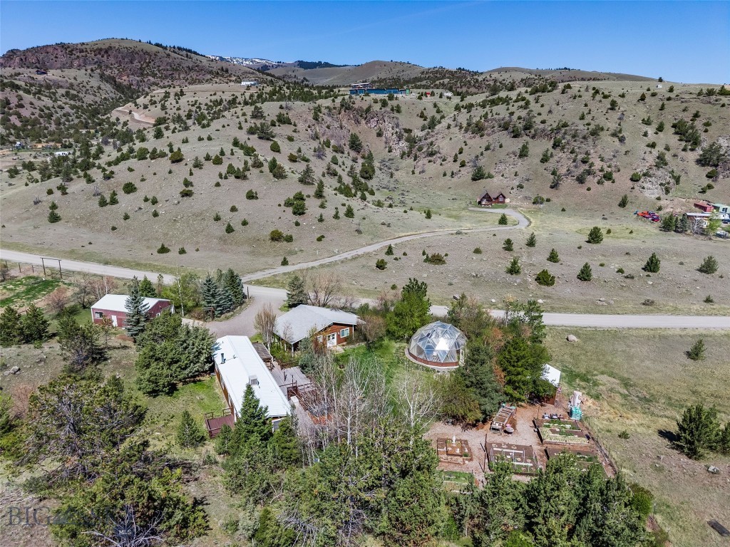 16 Orion Way, Emigrant MT 59027