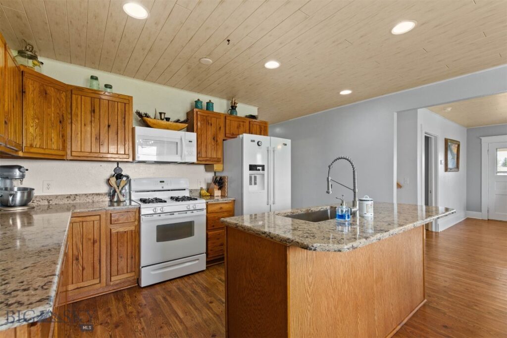 6280 W Dry Creek Road, Manhattan MT 59741