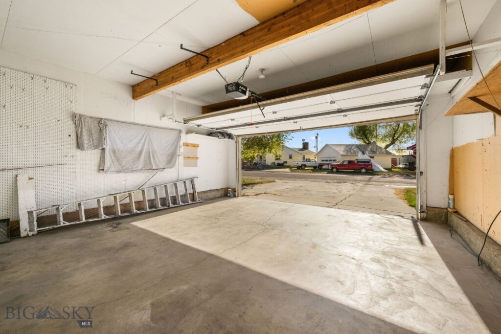 38 N Walnut Street, Dillon MT 59725