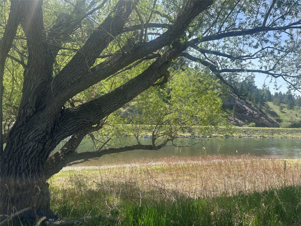 68 River Drive, Cascade MT 59421
