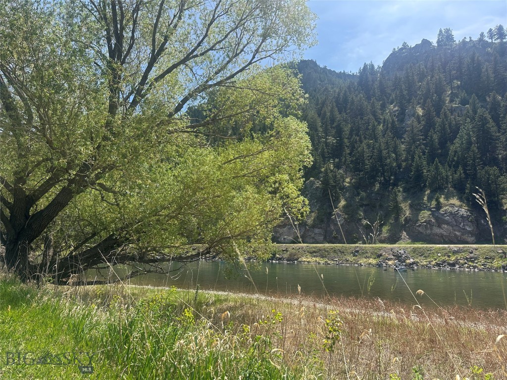 68 River Drive, Cascade MT 59421
