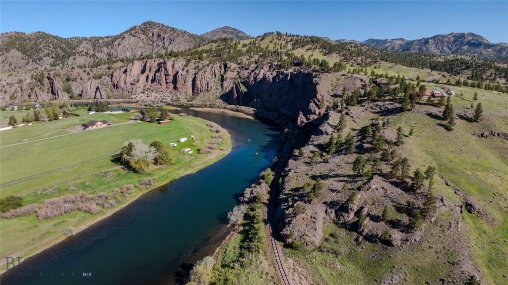 68 River Drive, Cascade MT 59421