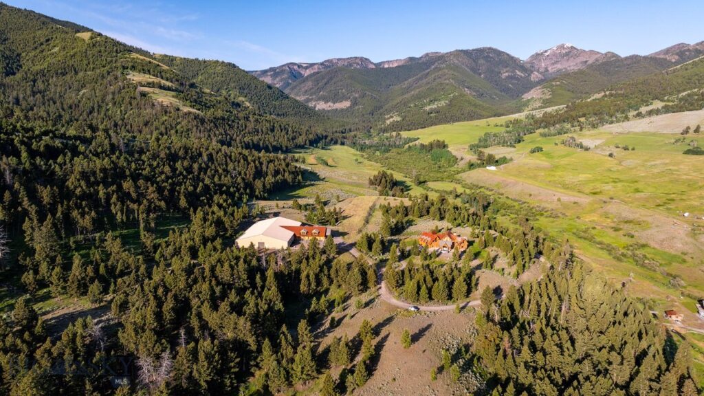 569/571 Cinnabar Basin Road, Gardiner MT 59030