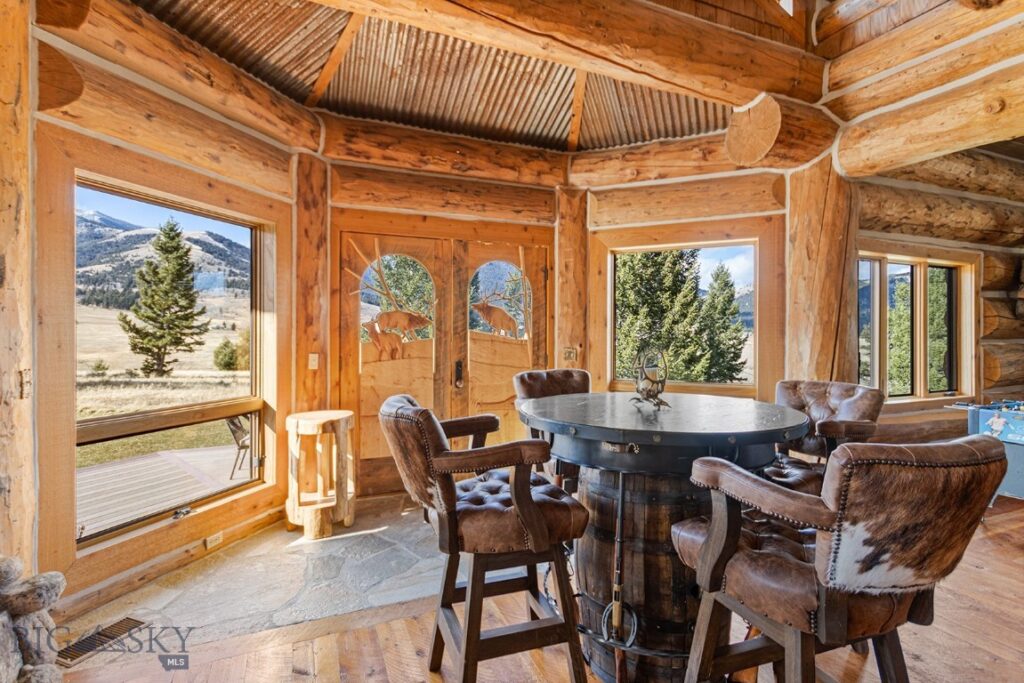 569/571 Cinnabar Basin Road, Gardiner MT 59030