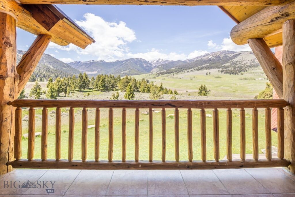 569/571 Cinnabar Basin Road, Gardiner MT 59030