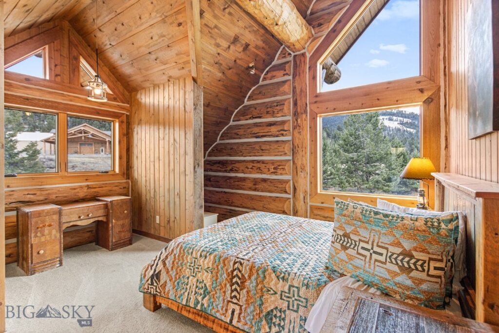 569/571 Cinnabar Basin Road, Gardiner MT 59030