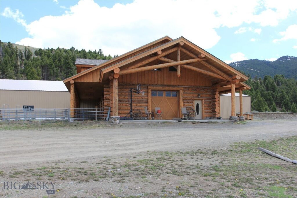 569/571 Cinnabar Basin Road, Gardiner MT 59030