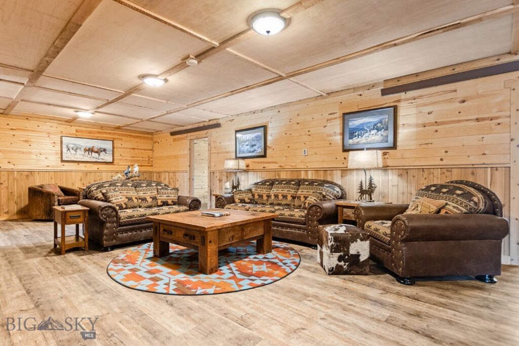 569/571 Cinnabar Basin Road, Gardiner MT 59030