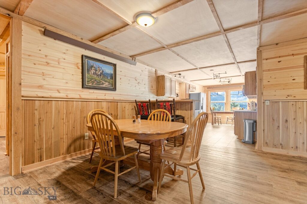 569/571 Cinnabar Basin Road, Gardiner MT 59030